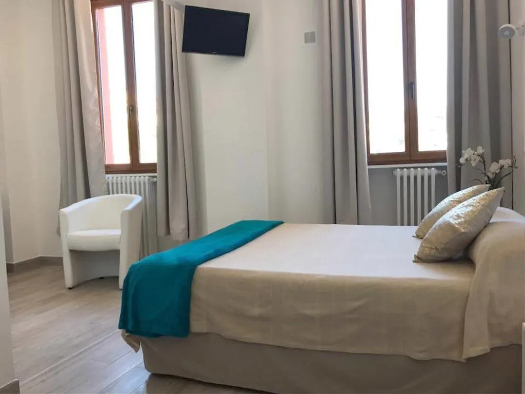 Hotel Hôtel Du Soleil Hyères